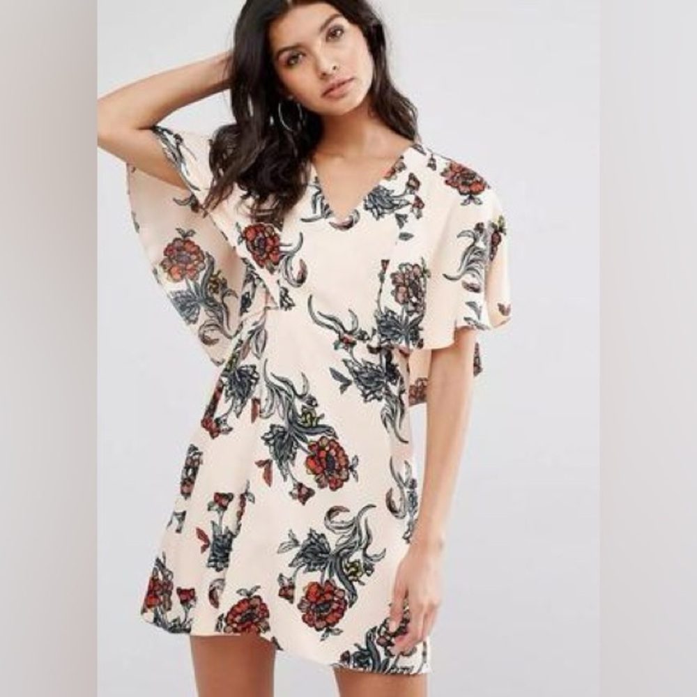 River Island Blush Floral Cape Sleeve Above Knee Dress Size UK 12/ US 8